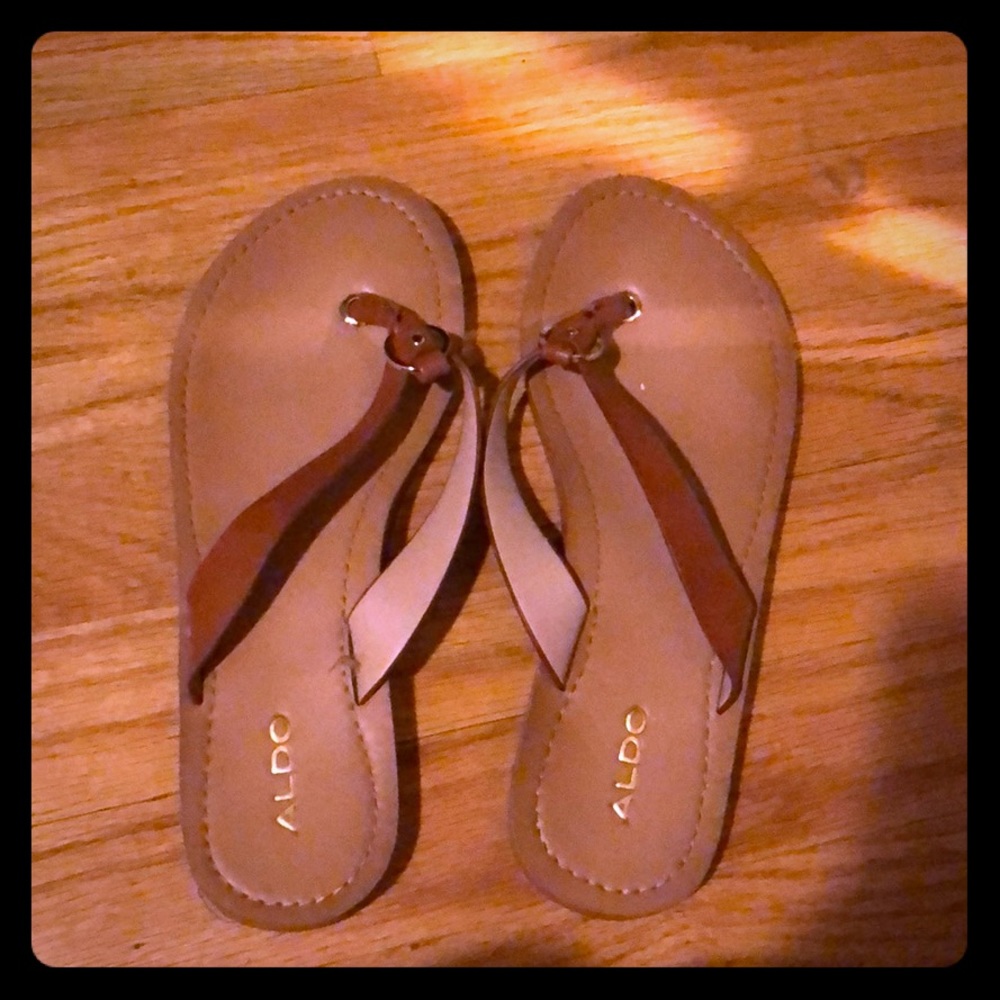 NWOT- Aldo tan sandals